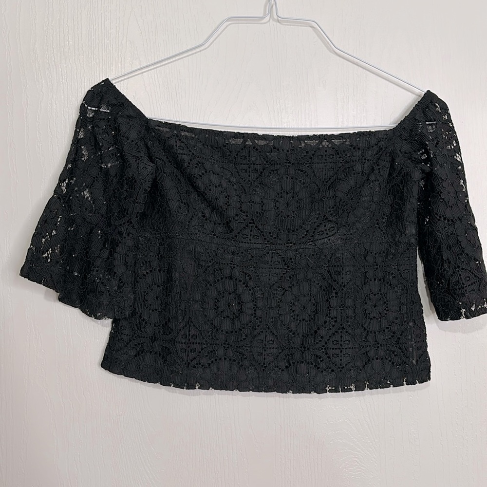 Zara W/B collection black lined Lace crop top with bell sleeves women’s small